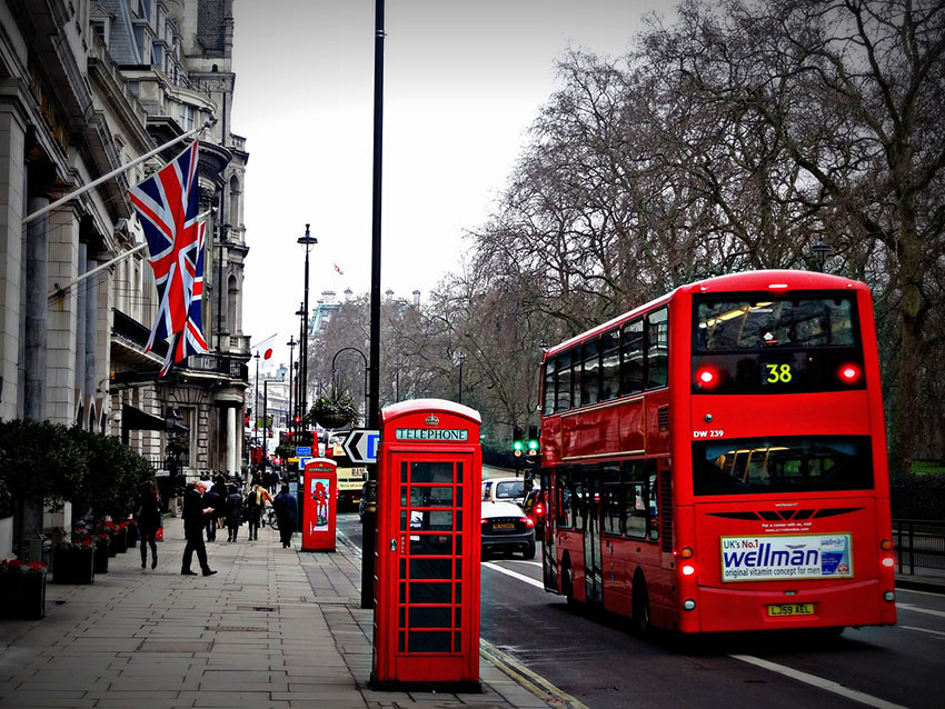 london_bus_flag_trip_weekend